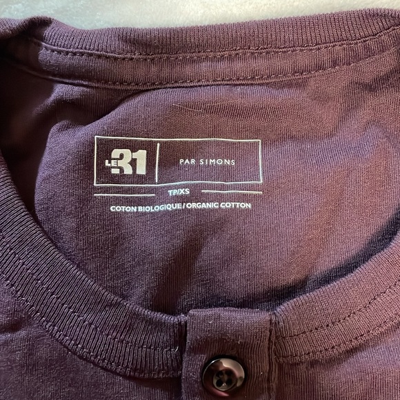 31 Burgundy button neck Tshirt - Picture 2 of 8